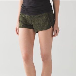 Lululemon Speed Short Mini Pencil Lace Brave Olive Black / Black